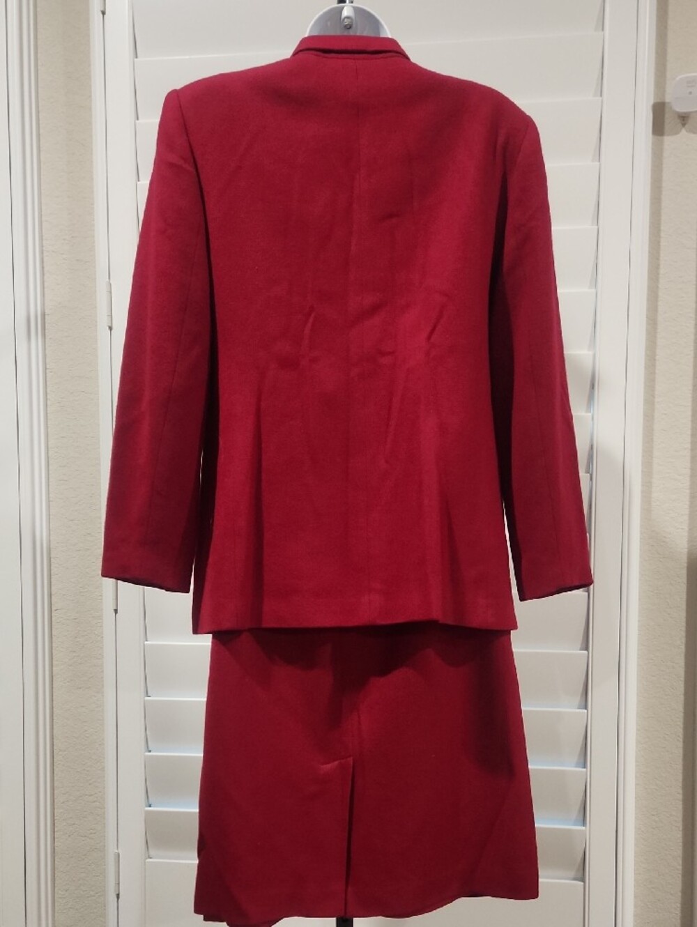 Oleg Cassini Suit - Picture 4 of 13